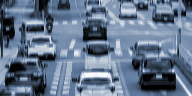 交差点で信号待ちの追突事故