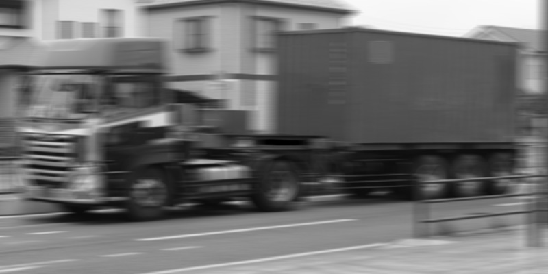 大型トレーラーに衝突された事故