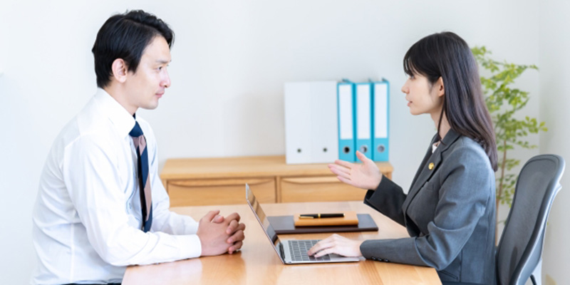 交通事故の過失割合が気になる女性