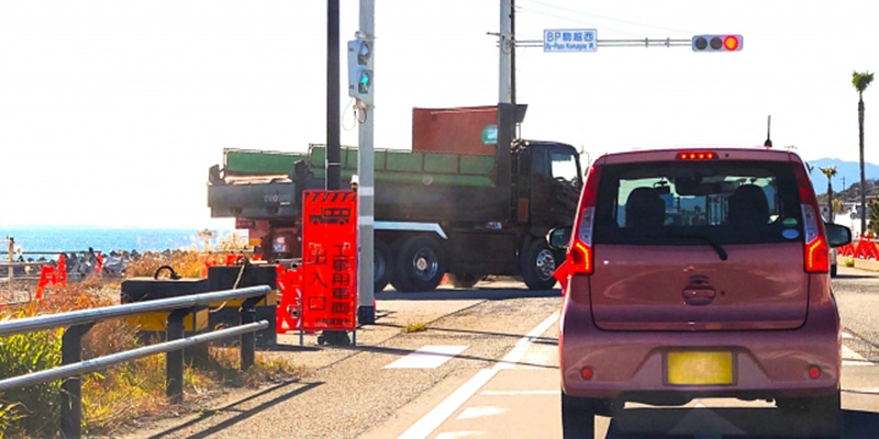 赤信号停止中の追突事故