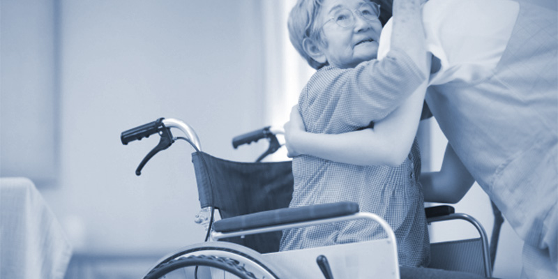 交通事故で要介護になった高齢者