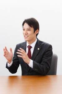 弁護士　川崎 翔