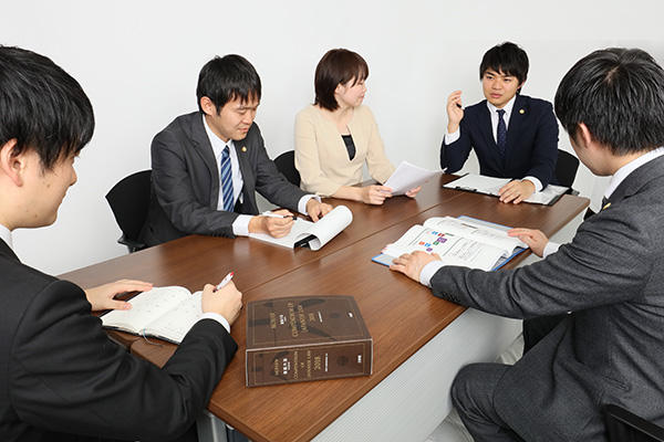 よつばの弁護士たちの打ち合わせ風景