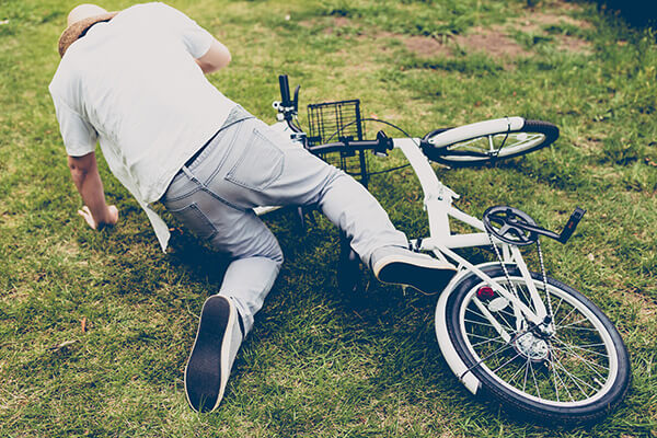 自転車から転倒