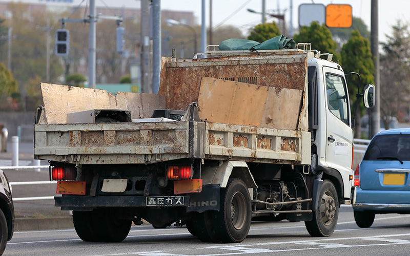 積み荷トラック