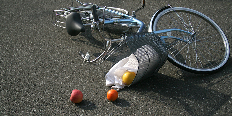 事故で転倒した自転車