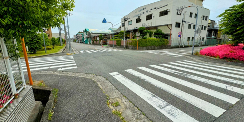 むちうち症状で弁護士に相談する夫婦